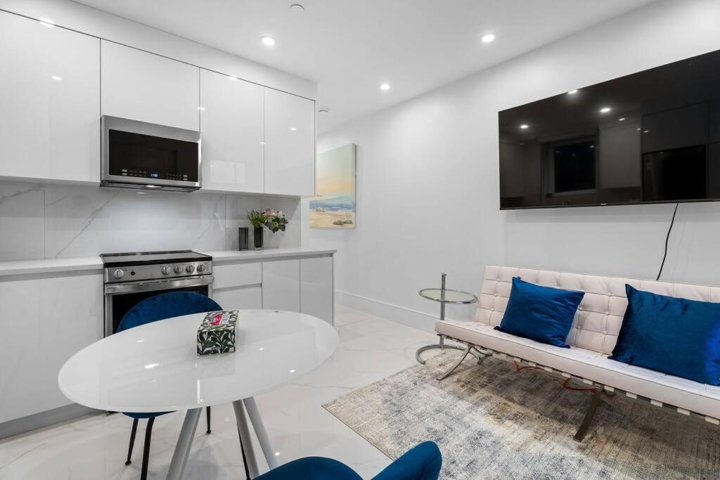 Brand New 2 Bedroom Point Grey Getaway Vancouver Exterior photo