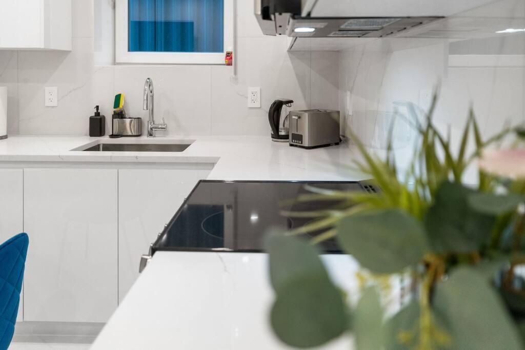 Brand New 2 Bedroom Point Grey Getaway Vancouver Exterior photo